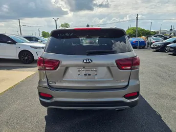 2019 Kia Sorento - image 6