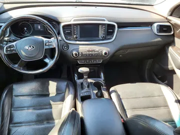 2019 Kia Sorento - image 9