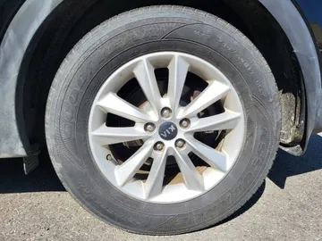 2019 Kia Sorento - image 7