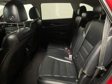 2019 Kia Sorento - image 10