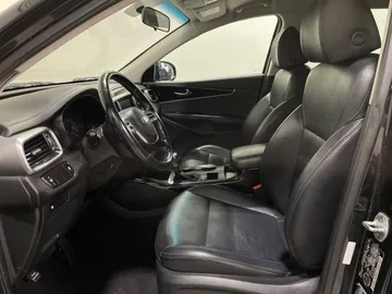 2019 Kia Sorento - image 3