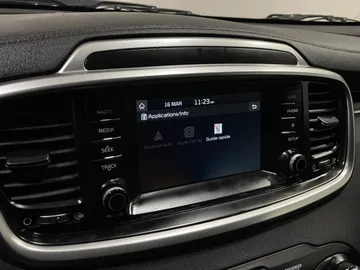 2019 Kia Sorento - image 7
