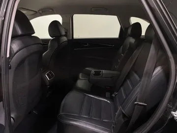 2019 Kia Sorento - image 15