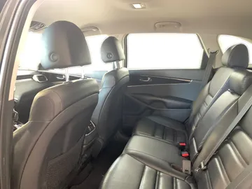 2019 Kia Sorento - image 11
