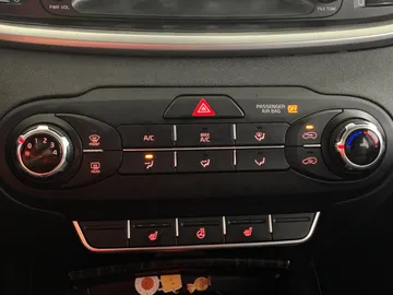 2019 Kia Sorento - image 20
