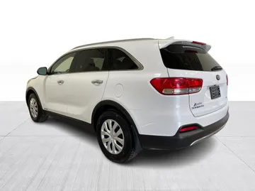 2018 Kia Sorento - image 11
