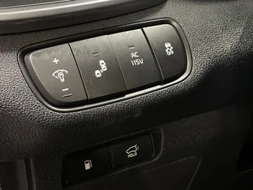 2018 Kia Sorento - image 30