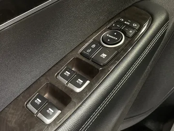 2018 Kia Sorento - image 25