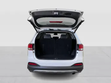 2018 Kia Sorento - image 13