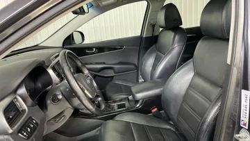2019 Kia Sorento - image 3