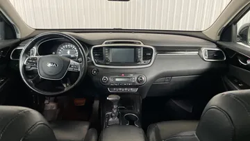 2019 Kia Sorento - image 4