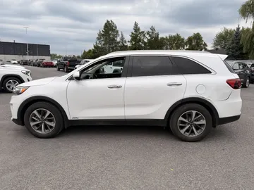 2020 Kia Sorento - image 4