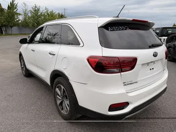 2020 Kia Sorento - image 3