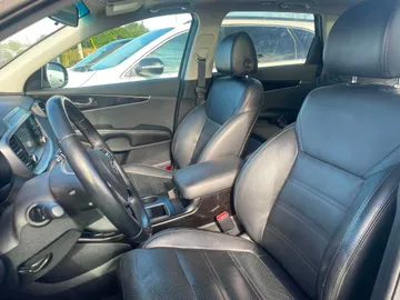 2020 Kia Sorento - image 8