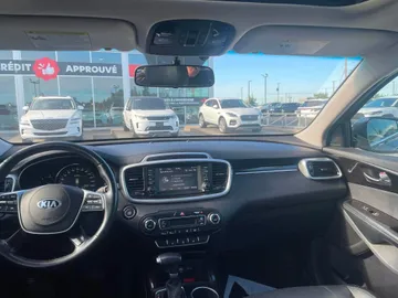 2020 Kia Sorento - image 9