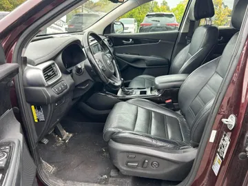 2016 Kia Sorento - image 8