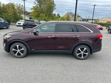 2016 Kia Sorento - image 6