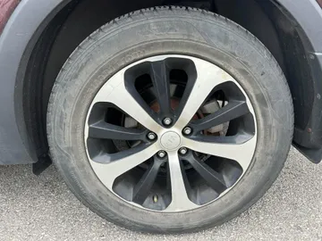2016 Kia Sorento - image 7