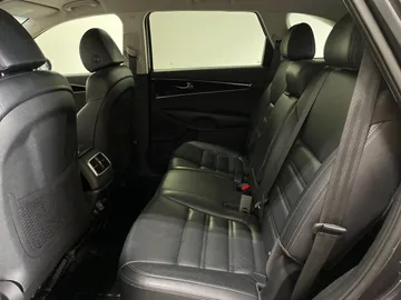 2019 Kia Sorento - image 15