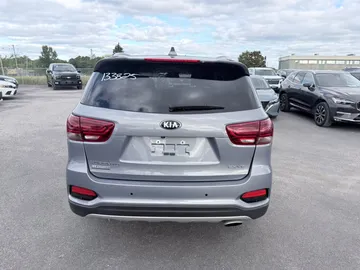 2020 Kia Sorento - image 4
