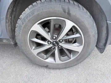 2020 Kia Sorento - image 7