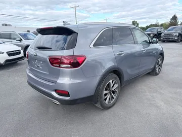 2020 Kia Sorento - image 6