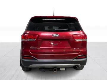 2016 Kia Sorento - image 12
