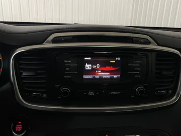 2016 Kia Sorento - image 32