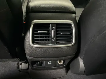 2016 Kia Sorento - image 28
