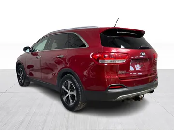 2016 Kia Sorento - image 11