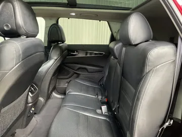 2016 Kia Sorento - image 15
