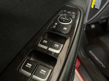 2016 Kia Sorento - image 26