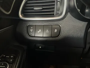 2016 Kia Sorento - image 33