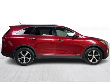 2016 Kia Sorento - image 2