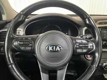 2016 Kia Sorento - image 18