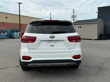 2020 Kia Sorento - image 4