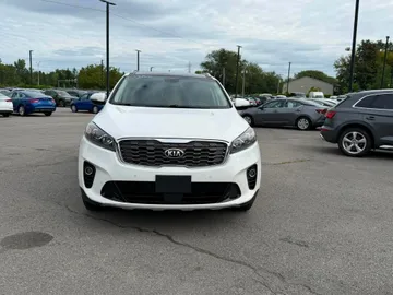 2020 Kia Sorento - image 2