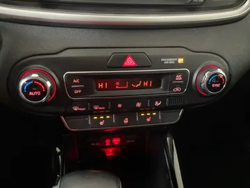 2019 Kia Sorento - image 22