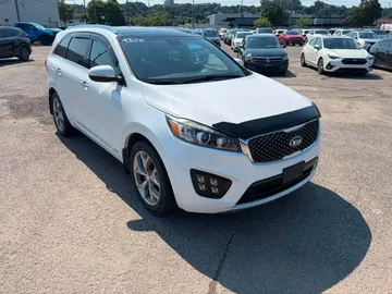 2017 Kia Sorento - image 2