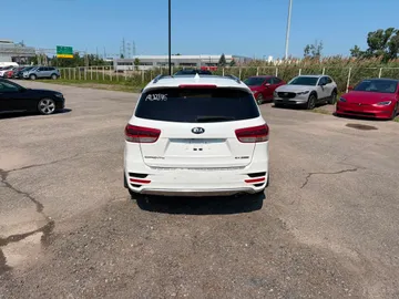 2017 Kia Sorento - image 6