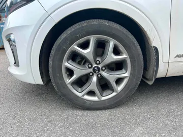 2019 Kia Sorento - image 7