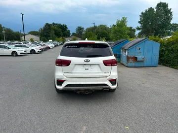 2019 Kia Sorento - image 4