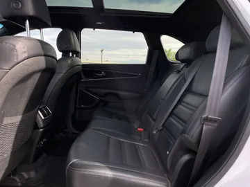 2019 Kia Sorento - image 16