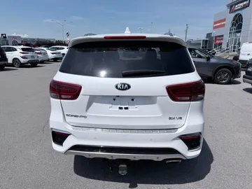 2019 Kia Sorento - image 4