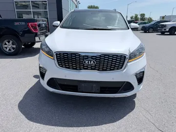 2019 Kia Sorento - image 2