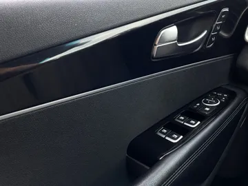 2019 Kia Sorento - image 26