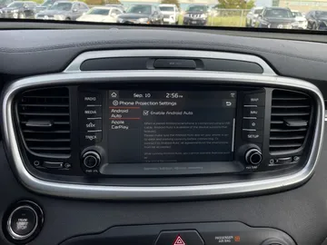 2019 Kia Sorento - image 8