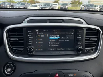 2019 Kia Sorento - image 33