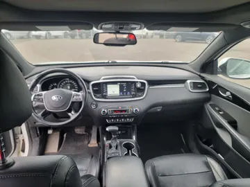 2019 Kia Sorento - image 7