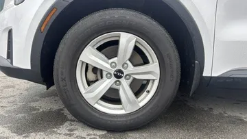 2025 Kia Sorento - image 7